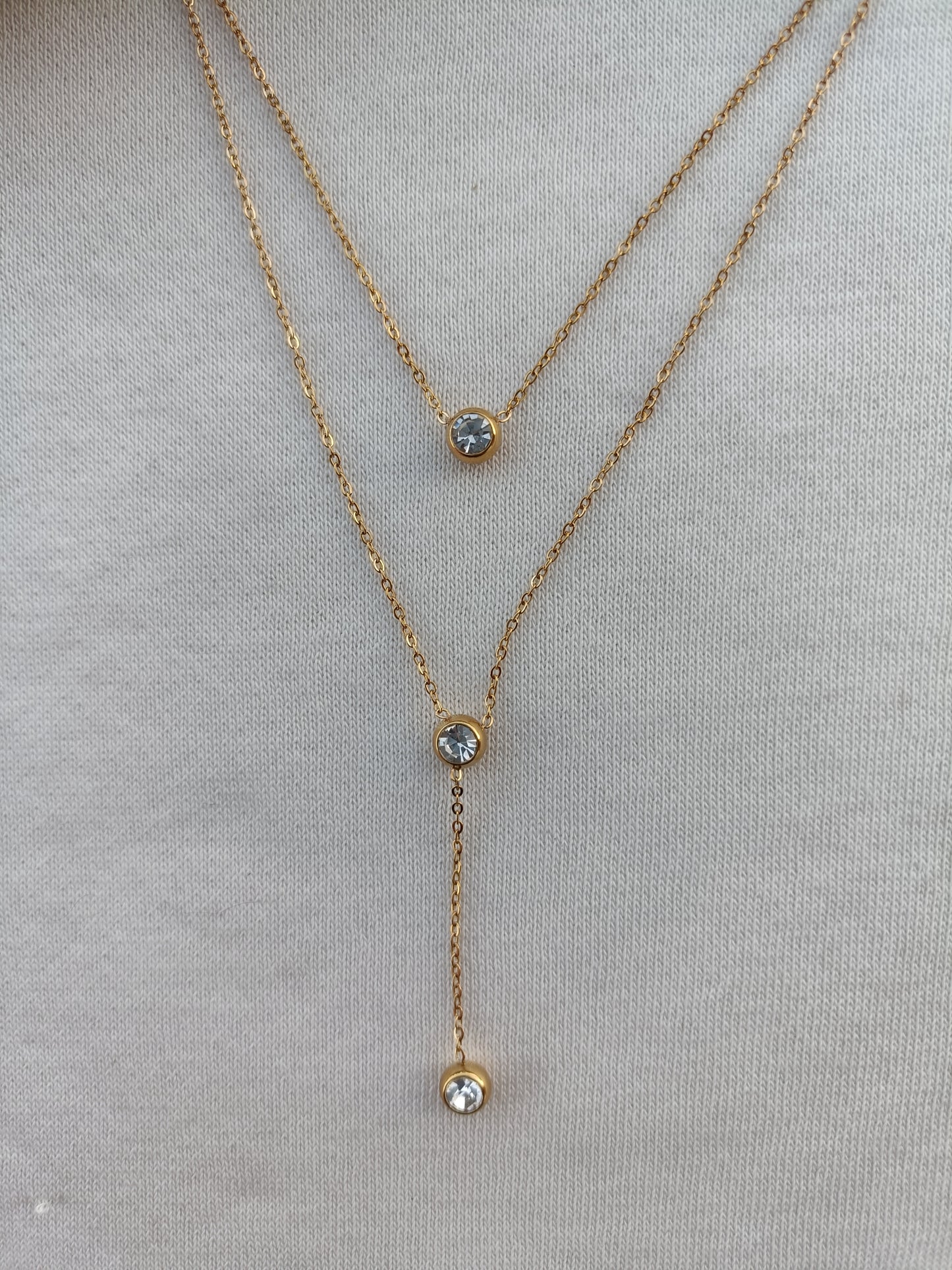 Colar de Aço Dourado Triplo com 3 Brilhantes