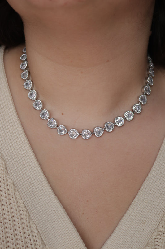 Colar de Aço Prateado de Corações Inspiração Swarovski