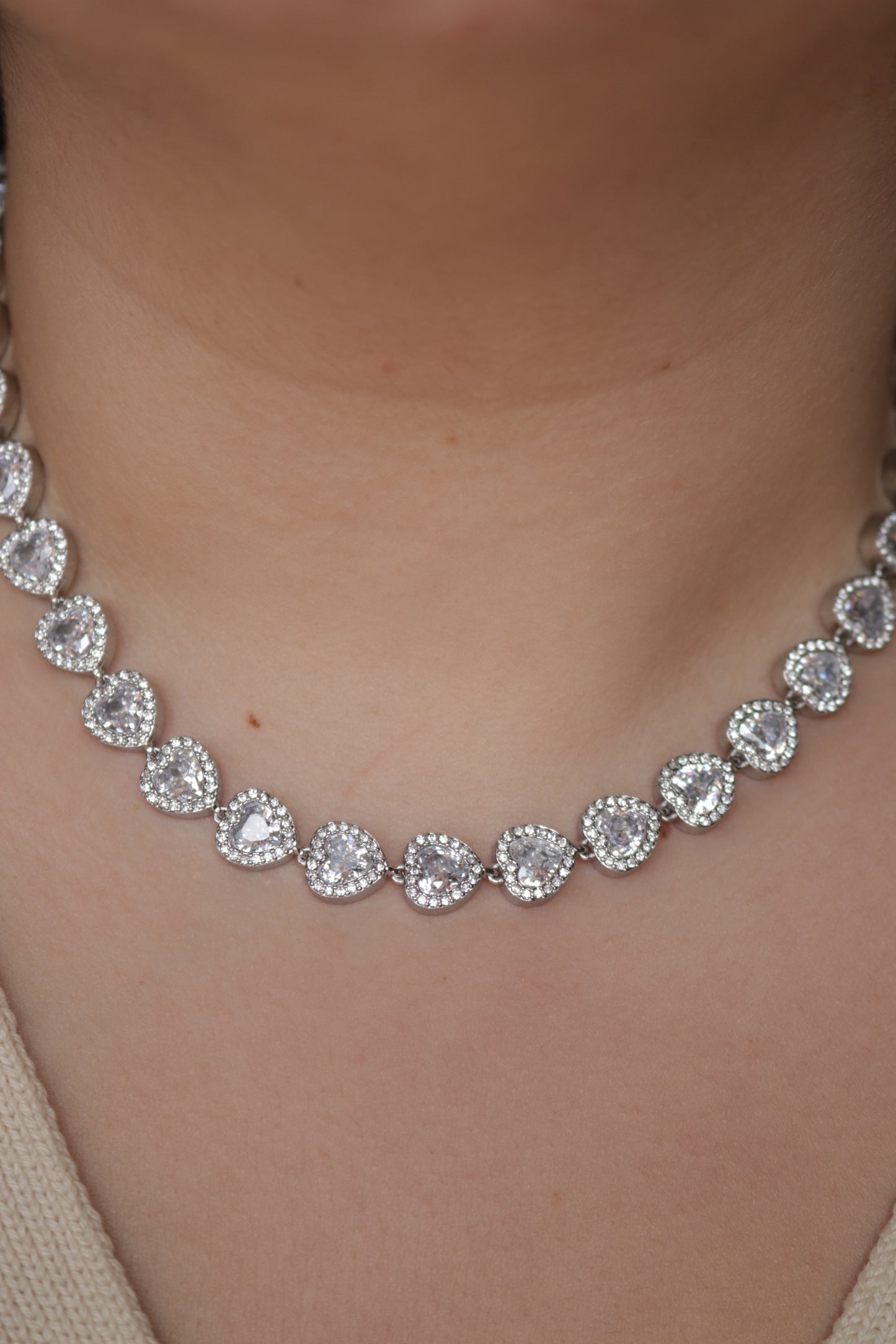 Colar de Aço Prateado de Corações Inspiração Swarovski