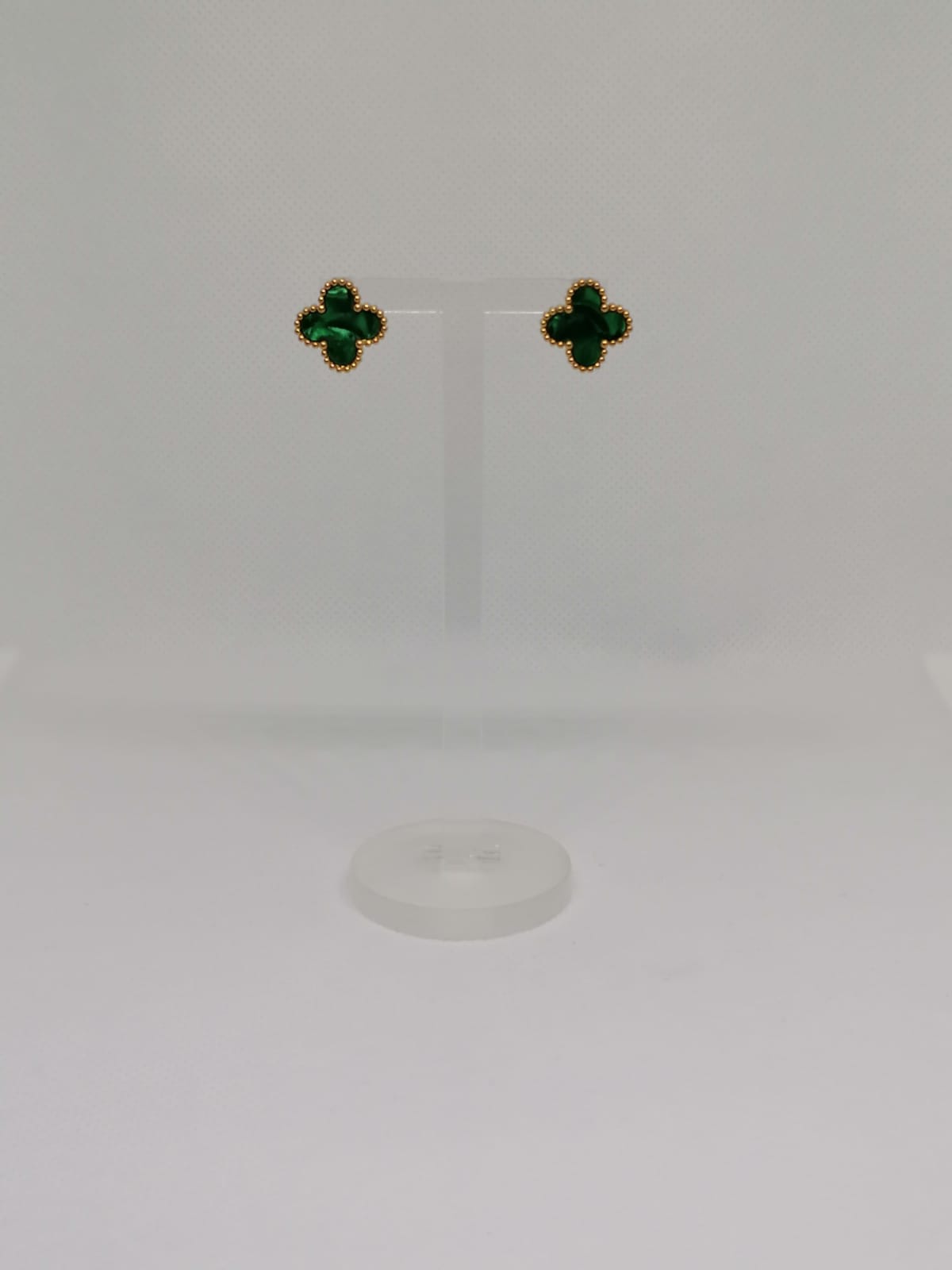 Brincos de Aço Dourado de Trevos Verdes Madrepérola