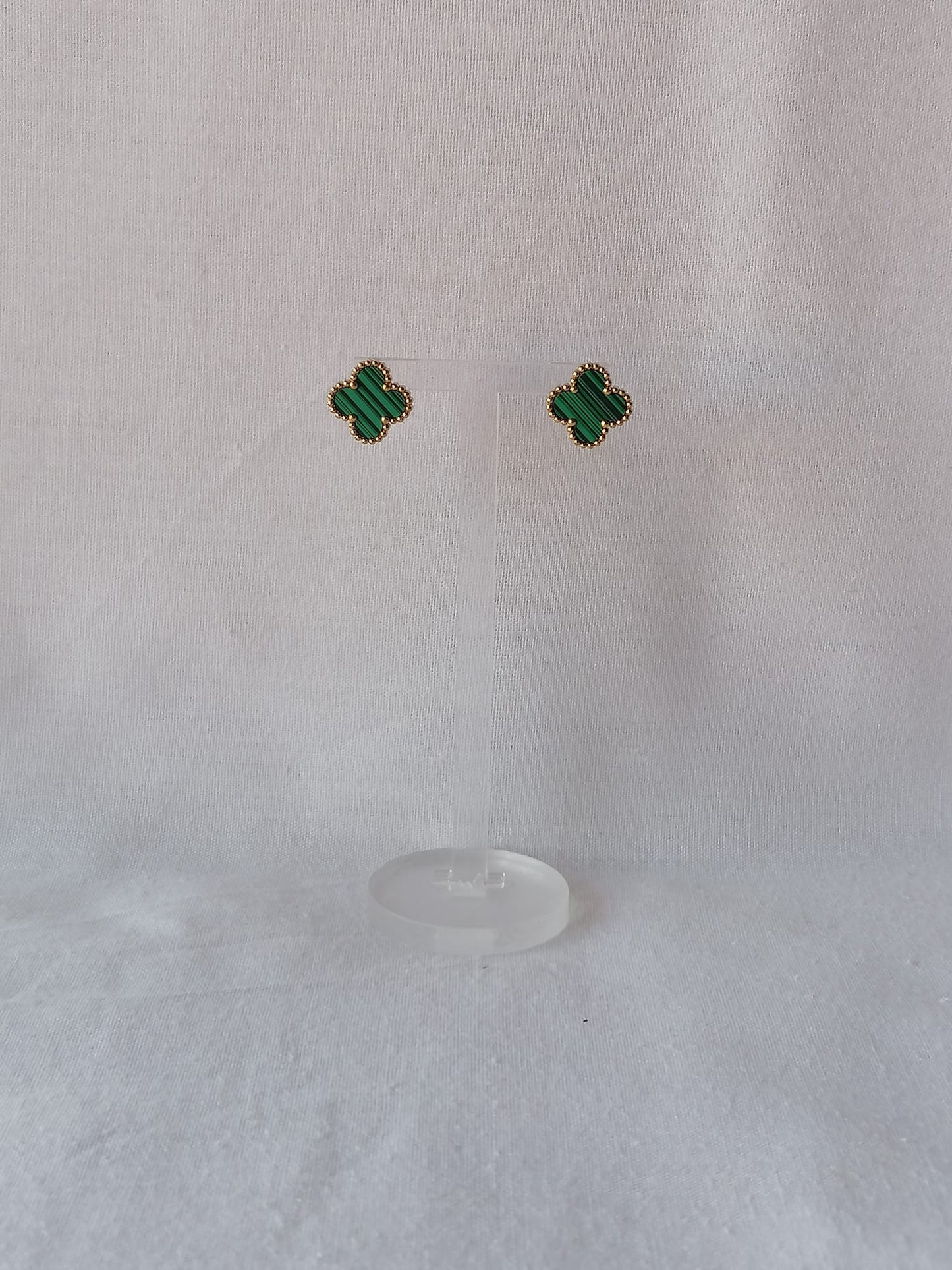 Brincos de Aço Dourado de Trevo Verde