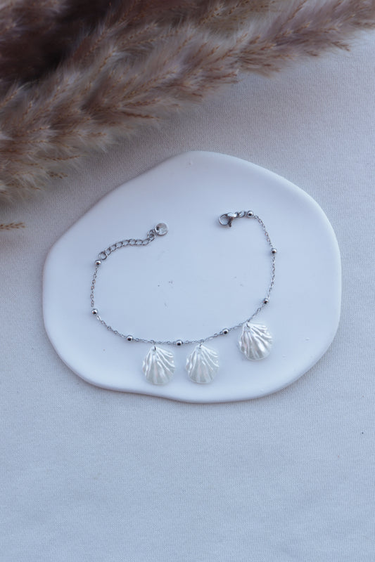 Pulseira de Aço Prateado com Conchas