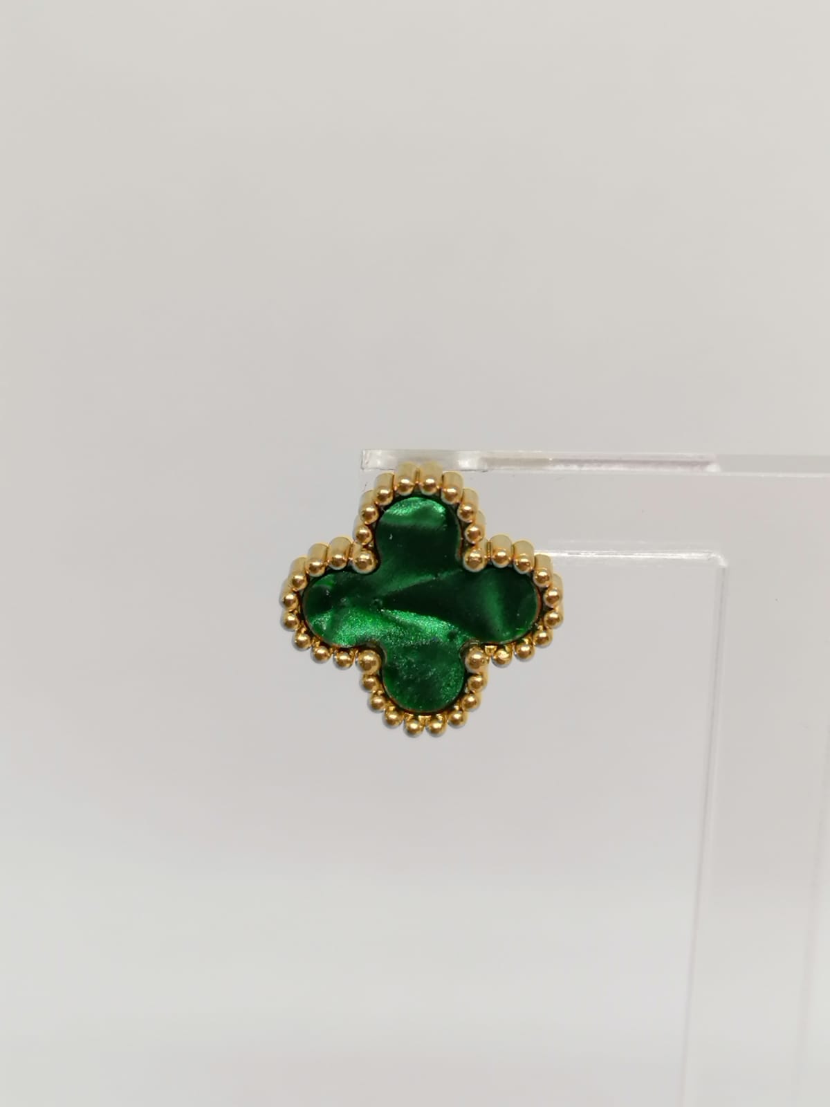 Brincos de Aço Dourado de Trevos Verdes Madrepérola