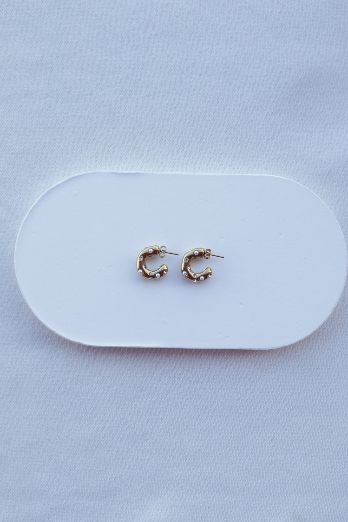 Argolas de Aço Dourado com Zircónicas e Pérolas de Água Doce