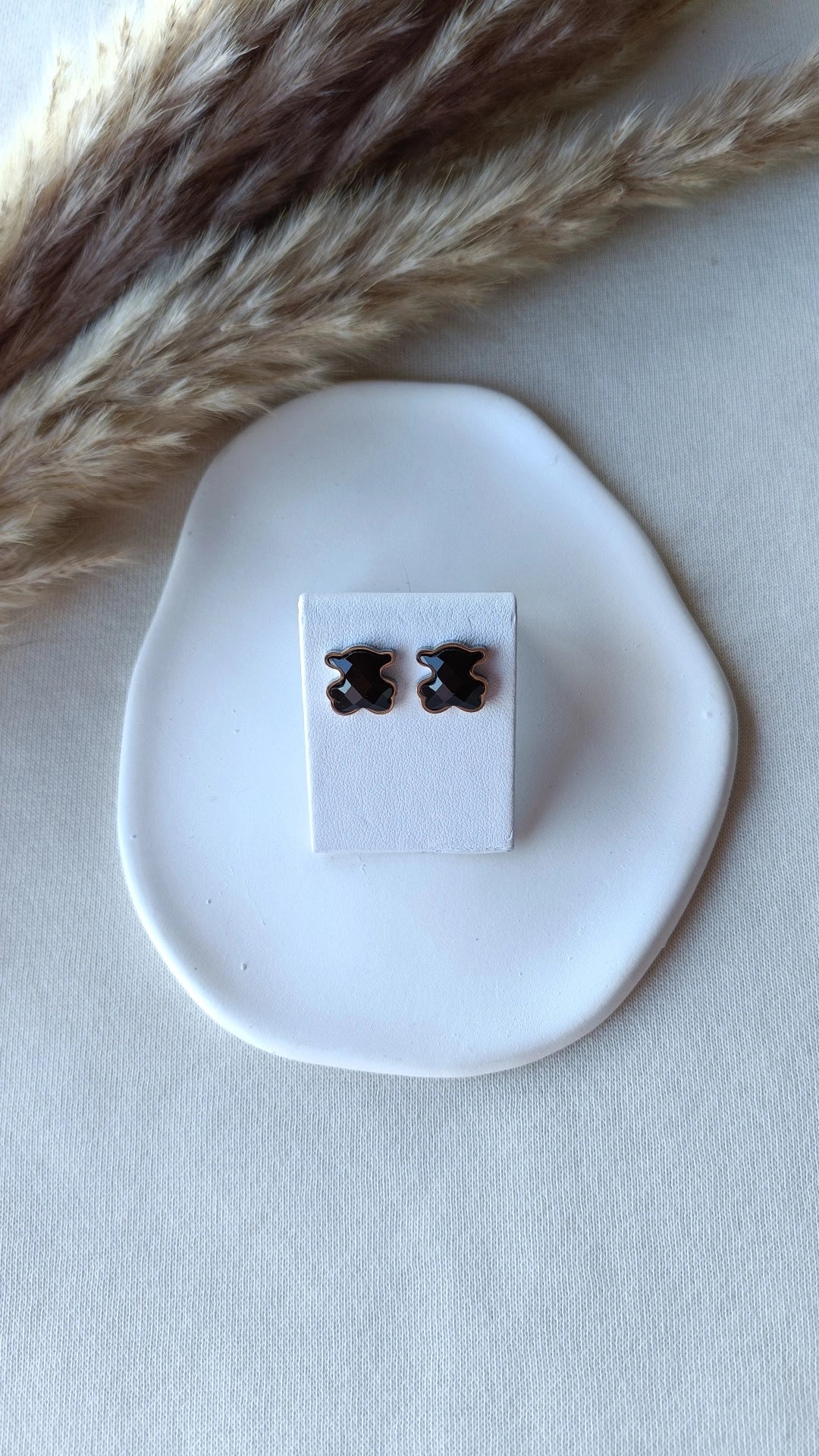 Brincos de Aço Prateado de Urso Preto