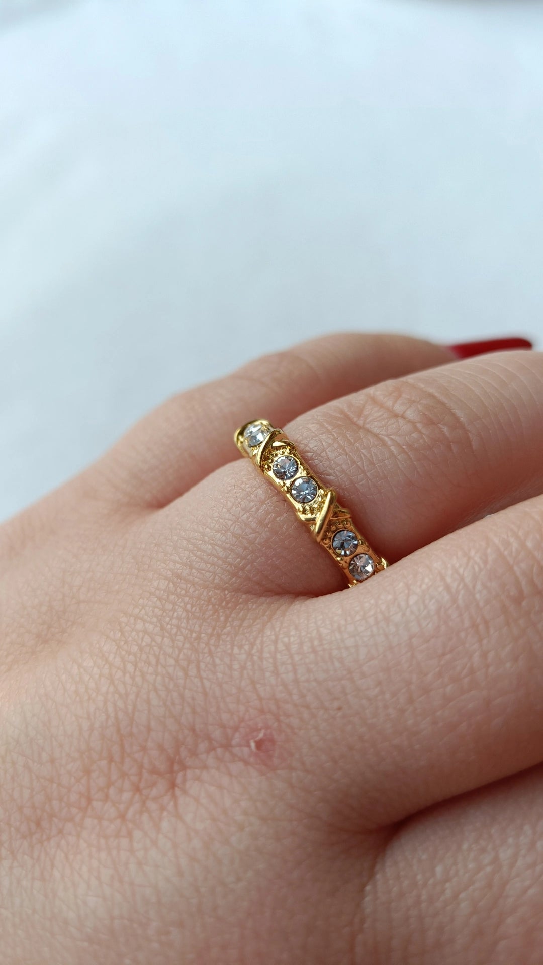 Anel de Aço Dourado com Brilhantes