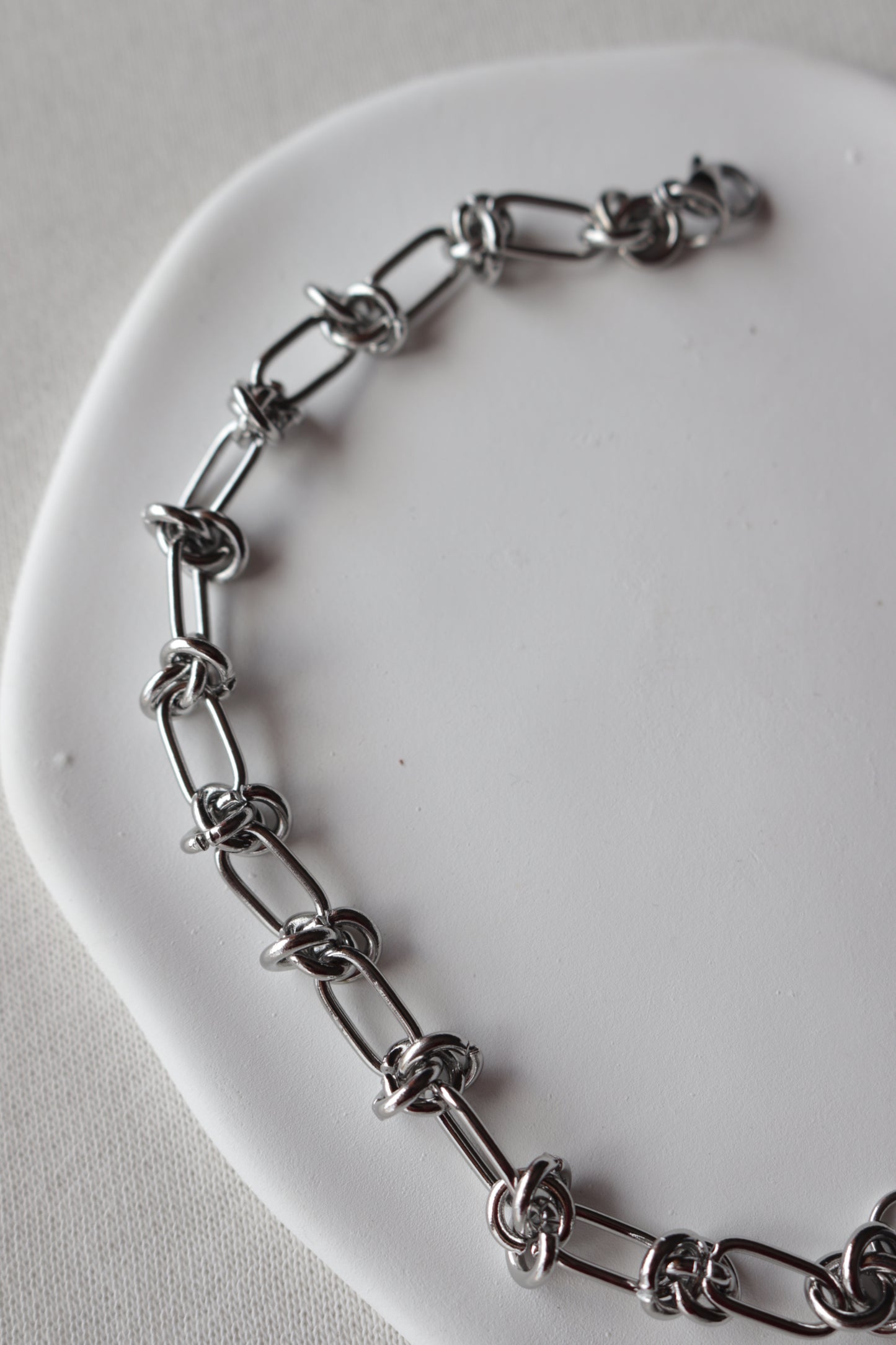 Pulseira de Aço Prateado de Nós