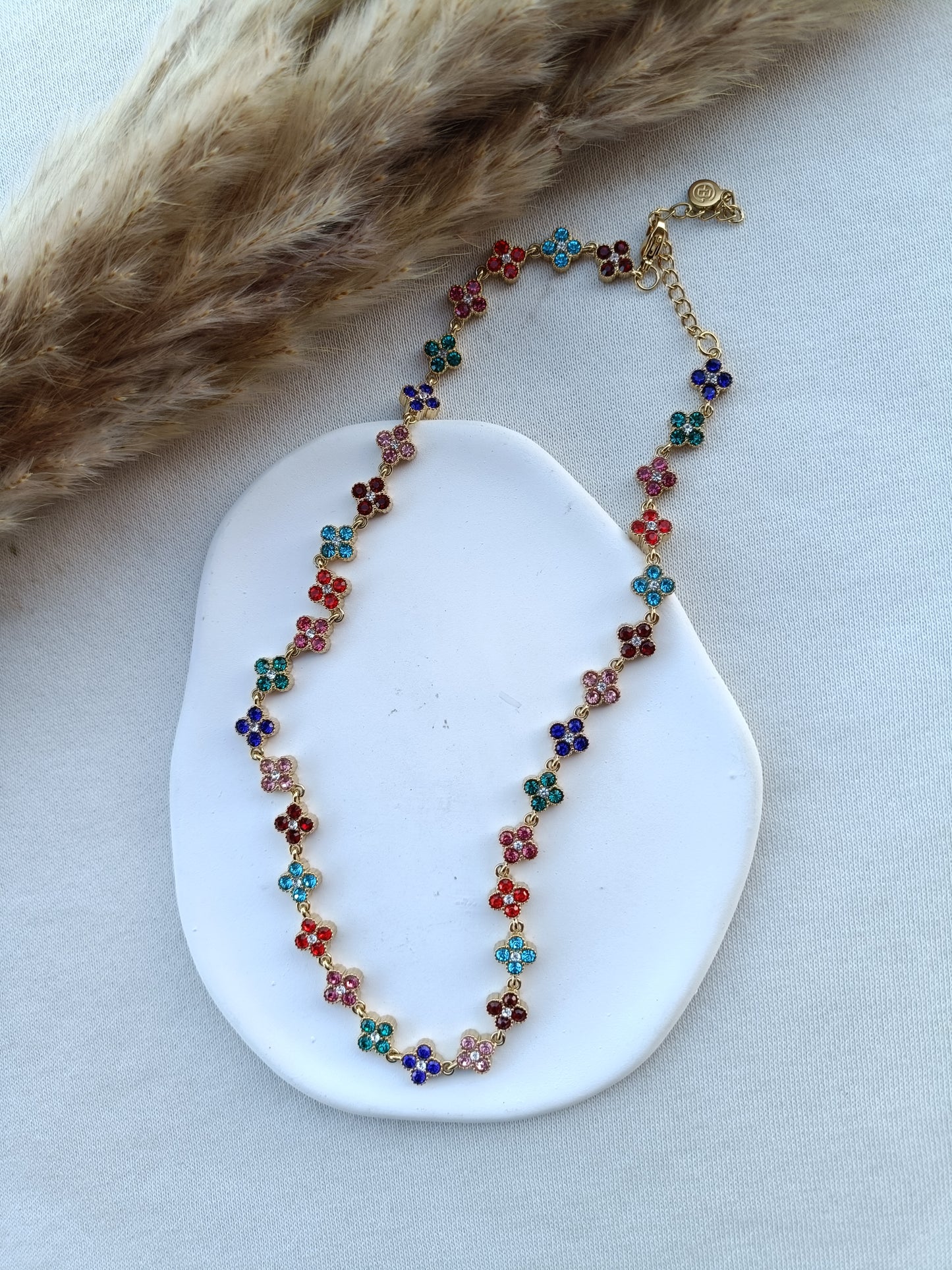Colar de Aço Dourado Inspiração Swarovski de Trevo com Brilhantes Coloridos