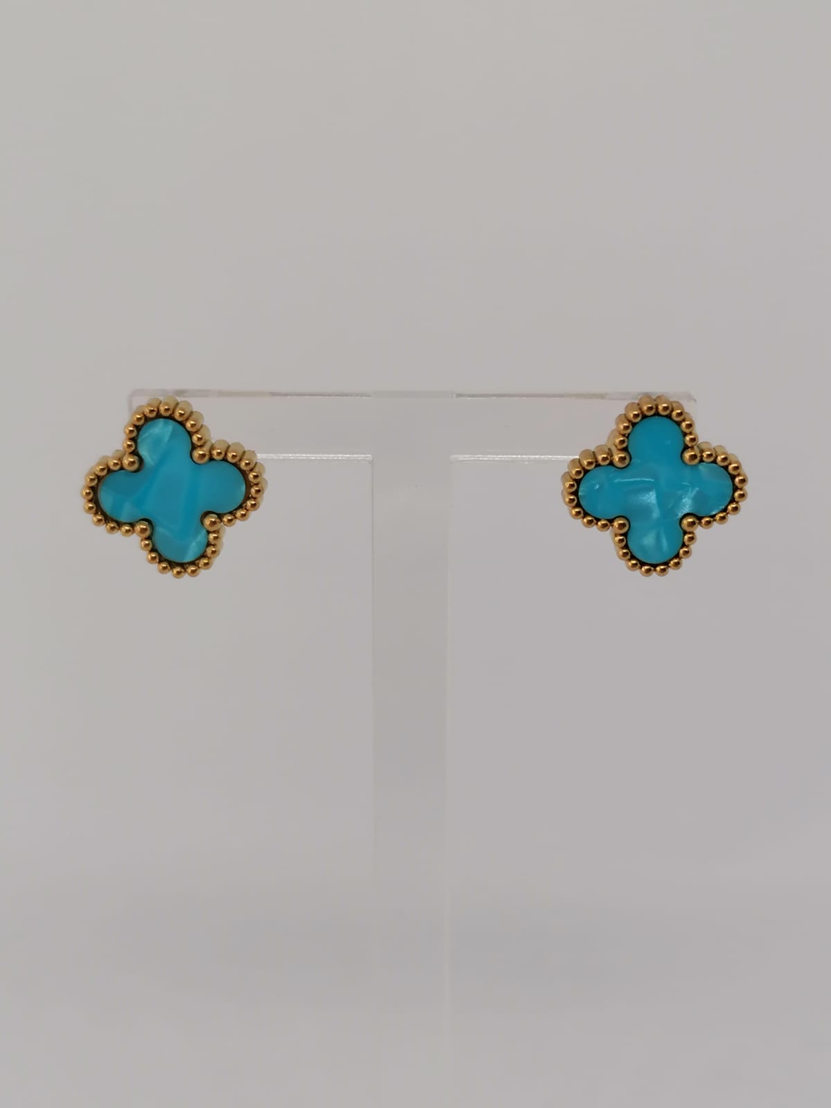Brincos de Aço Dourado de Trevo Azul Claro Madrepérola