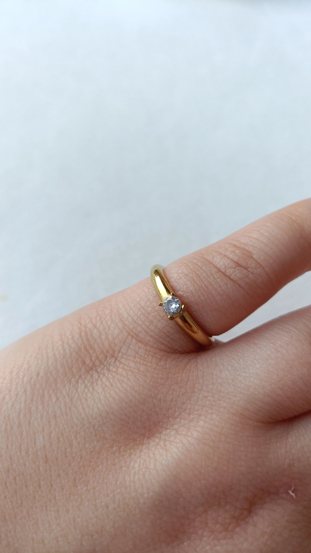 Anel de Aço Dourado Liso com Zircónia