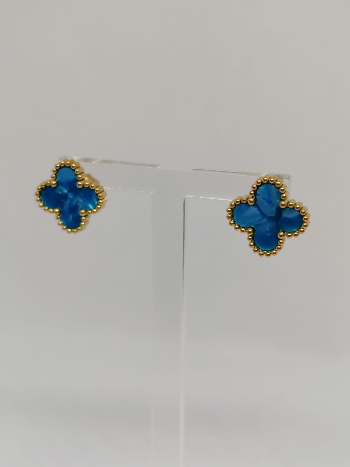 Brincos de Aço Dourado de Trevos Azul Madrepérola