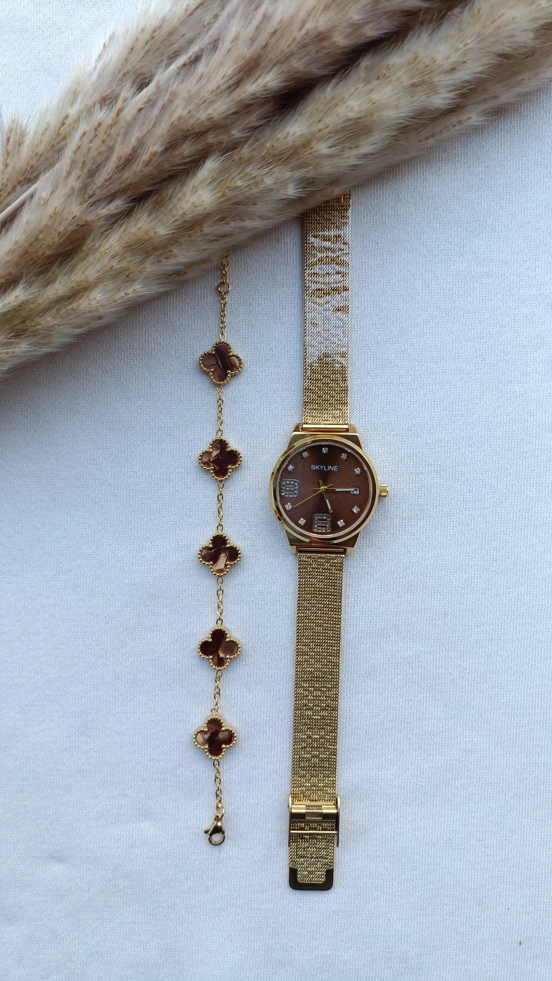 Conjunto de Aço Dourado Relógio + Pulseira de Trevos Castanhos Madrepérola