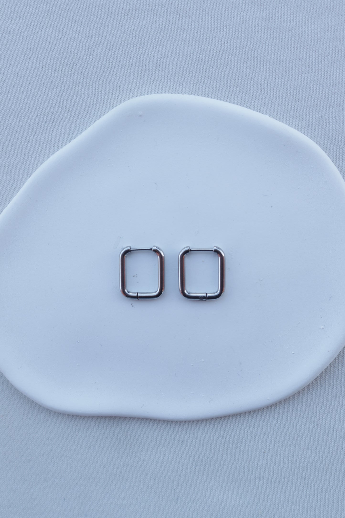 Argolas de Aço Prateado Quadradas Simples