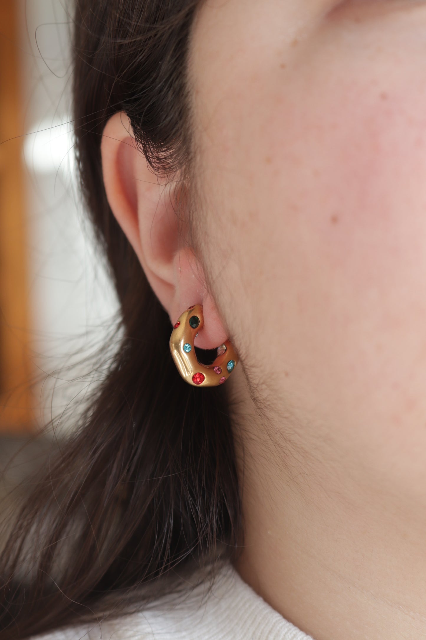 Argolas de Aço Dourado com Zircónicas Coloridas