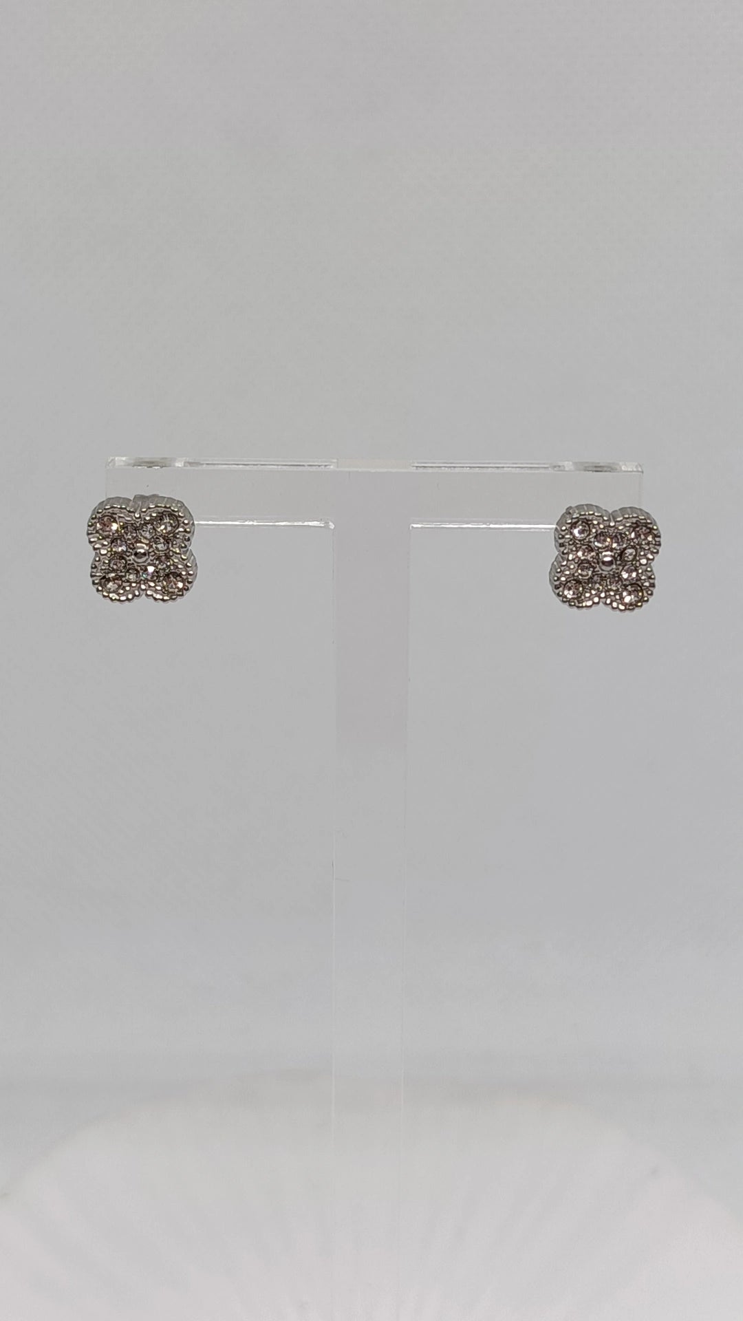 Brincos de Aço Prateado de Trevos Minis com Brilhantes