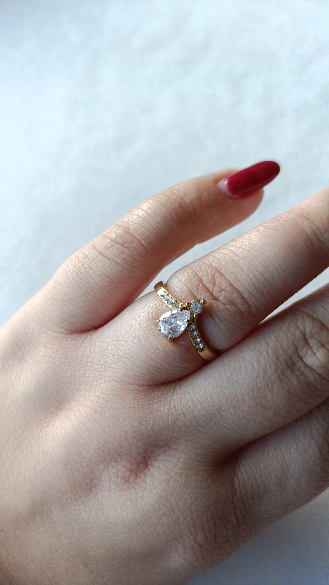 Anel de Aço Dourado de Coroa com Zircónias
