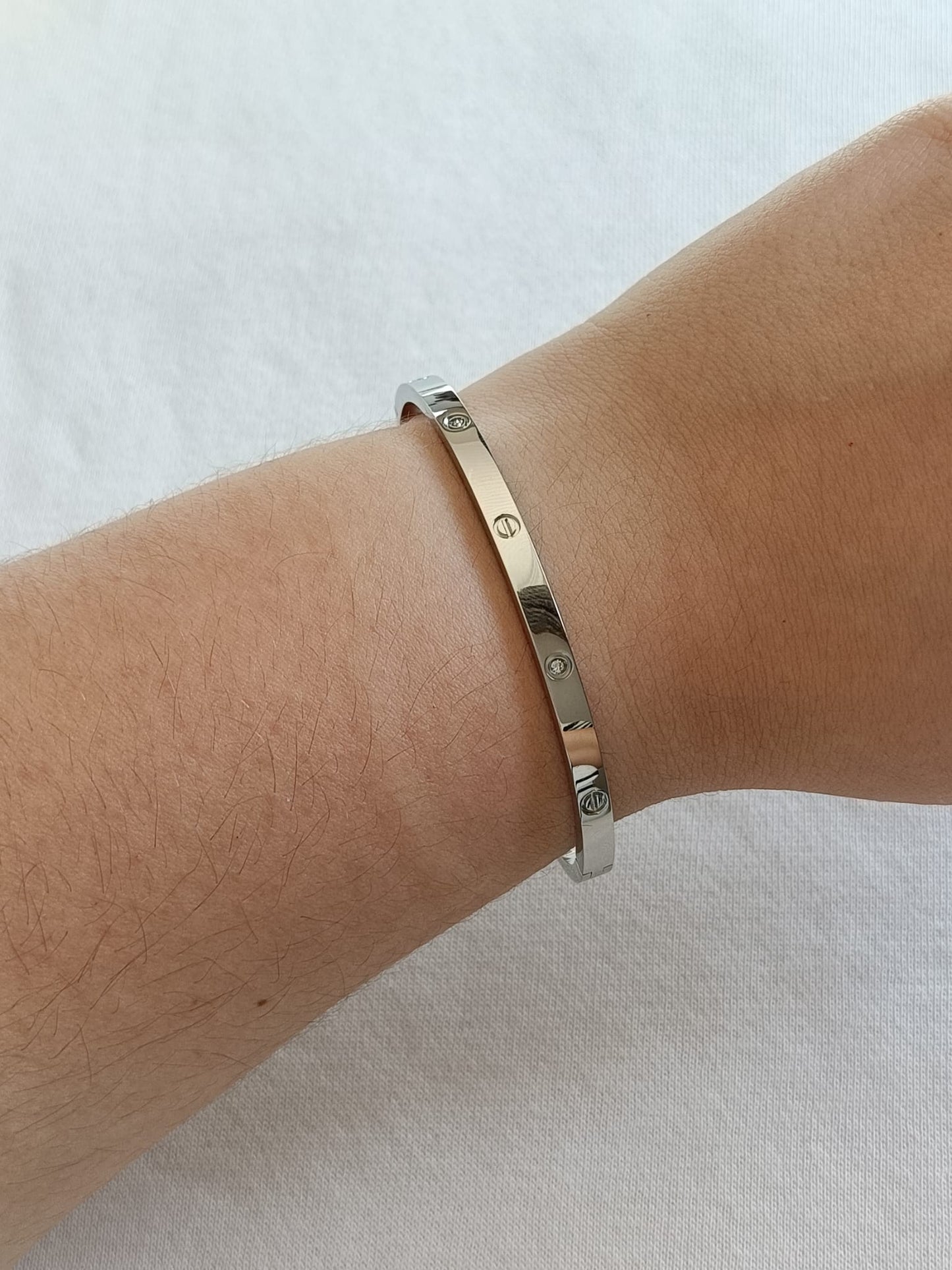 Pulseira de Aço Prateado Rígida com Brilhantes Fina