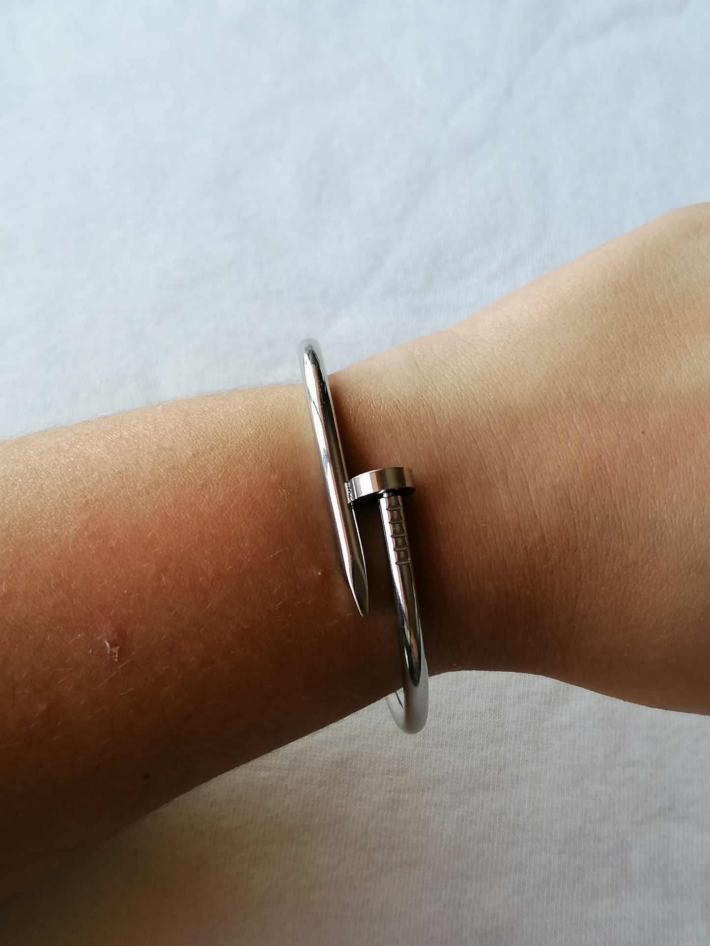 Pulseira de Aço Prateado de Prego Simples