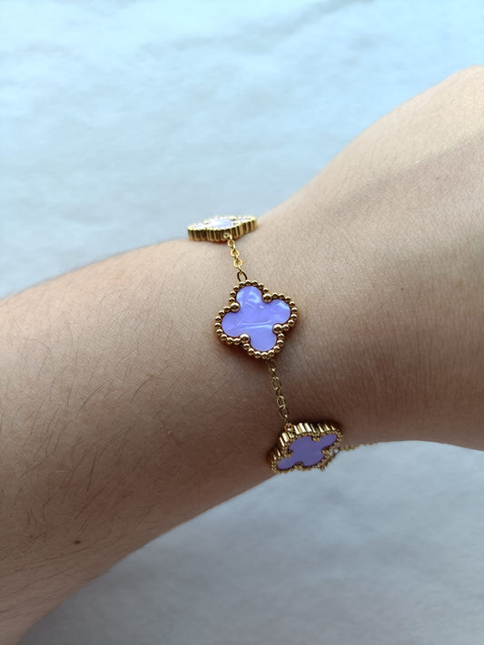 Pulseira de Aço Dourado de 5 Trevos Lilás Grandes