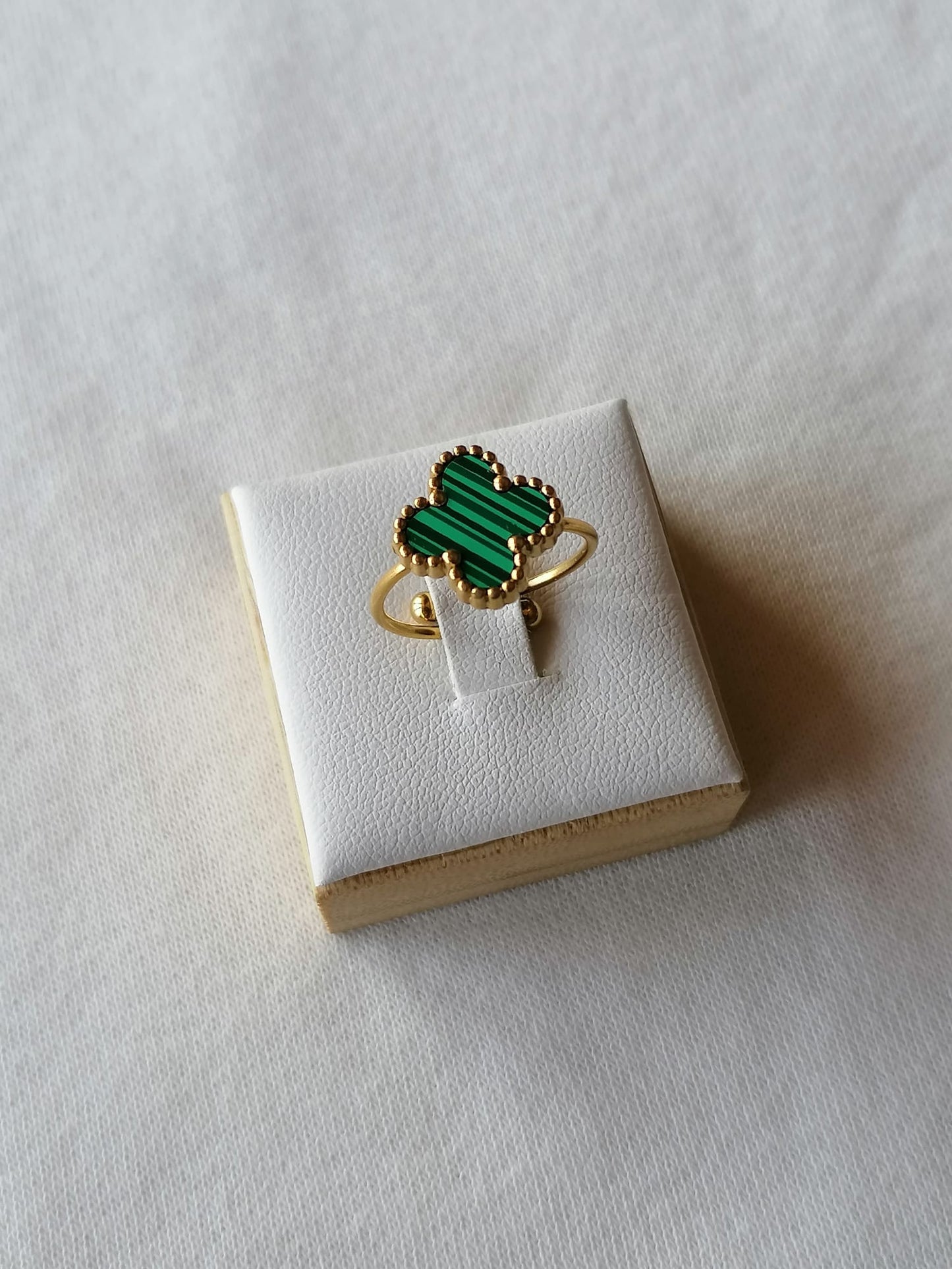 Anel de Aço Dourado de Trevo Verde