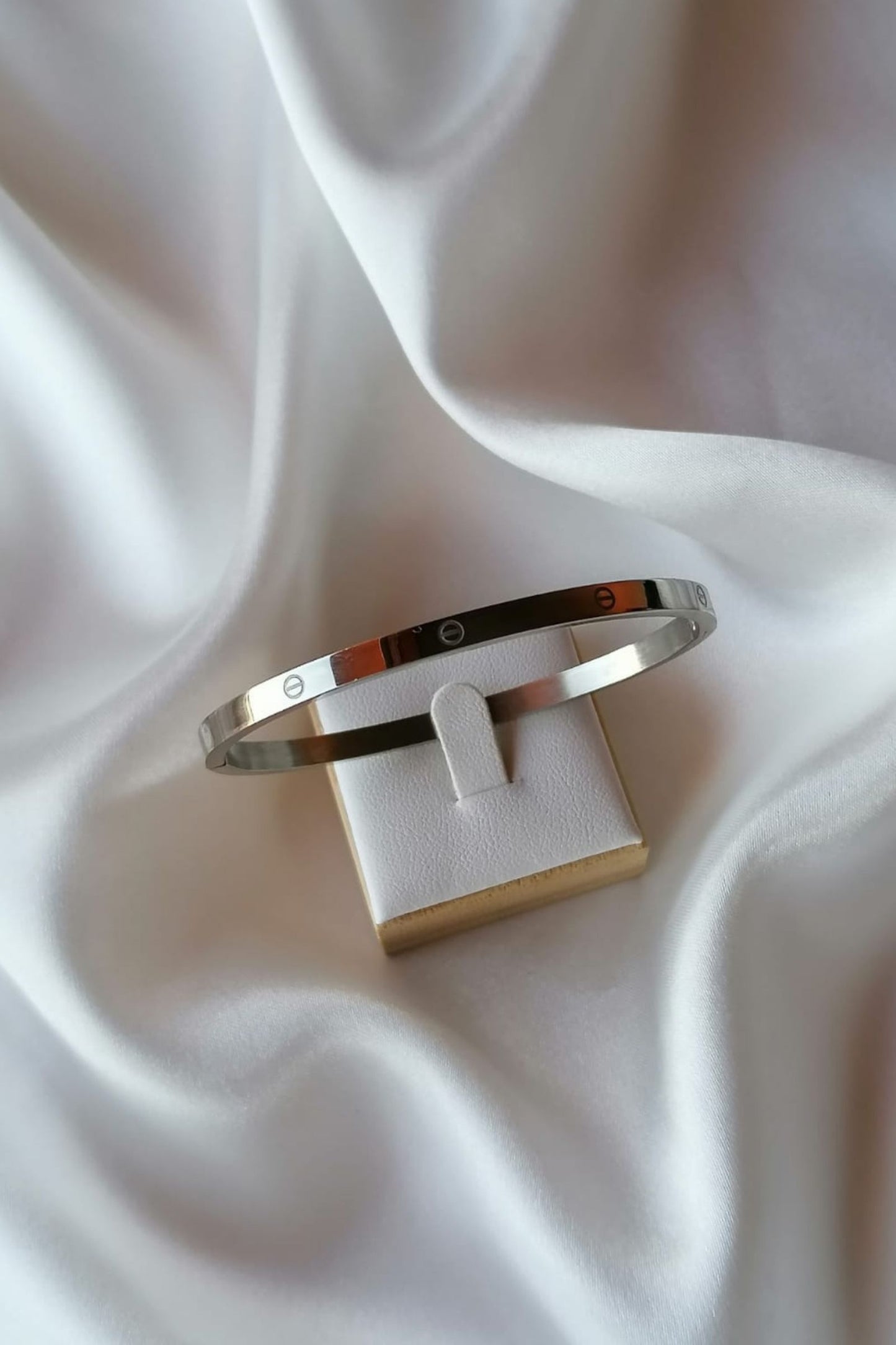 Pulseira de Aço Prateado Rígida Simples Fina