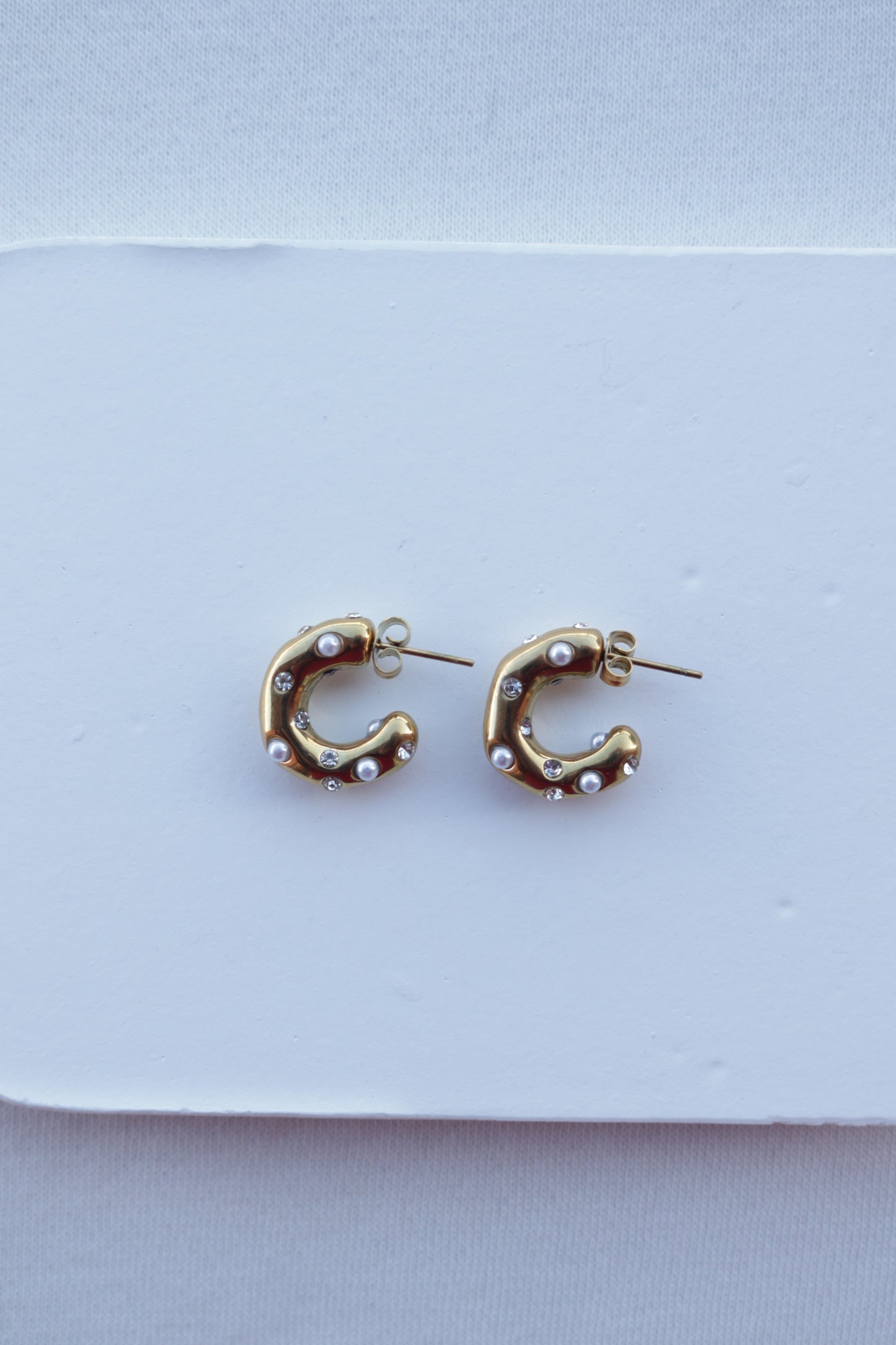 Argolas de Aço Dourado com Zircónicas e Pérolas de Água Doce