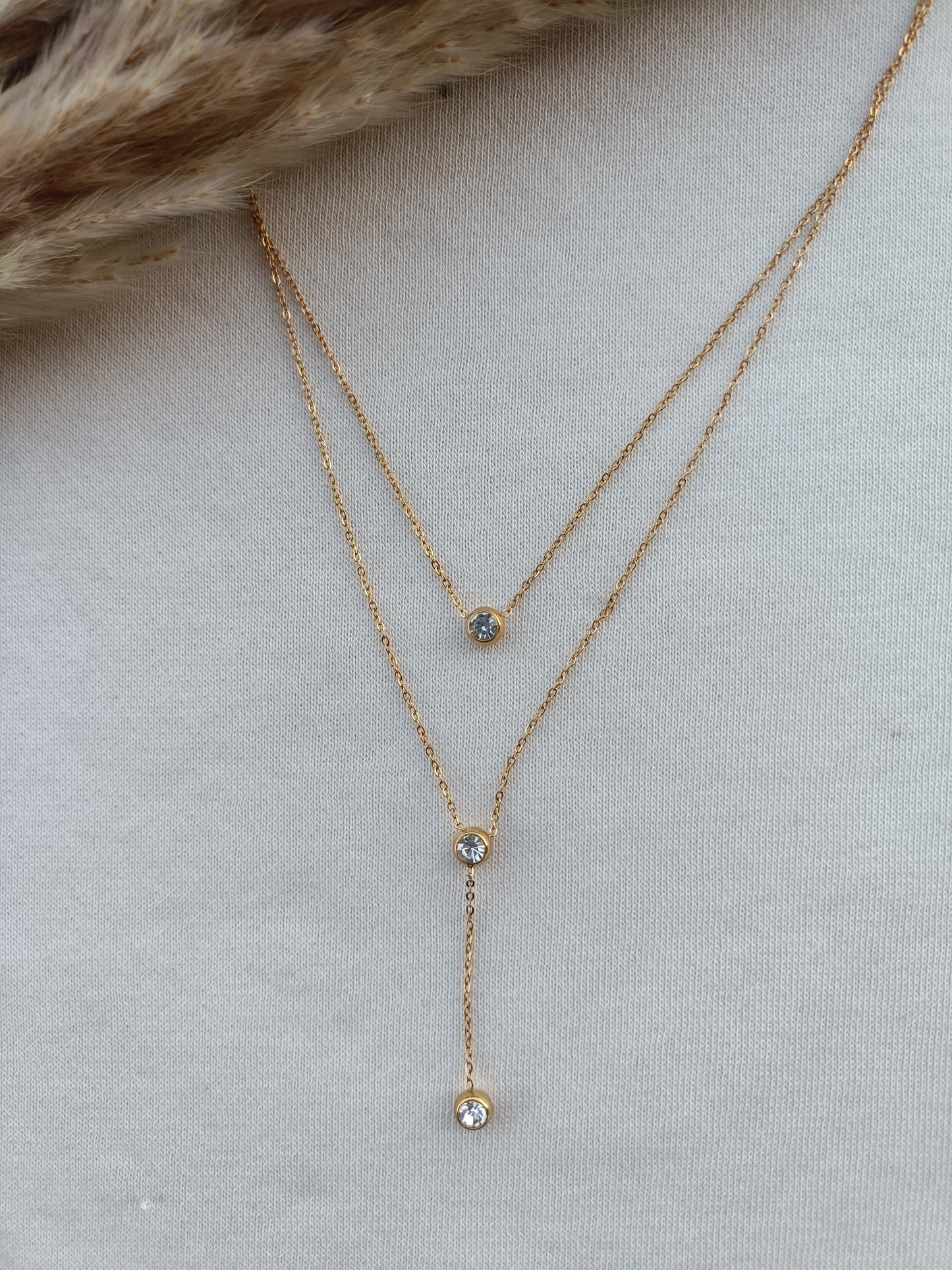 Colar de Aço Dourado Triplo com 3 Brilhantes