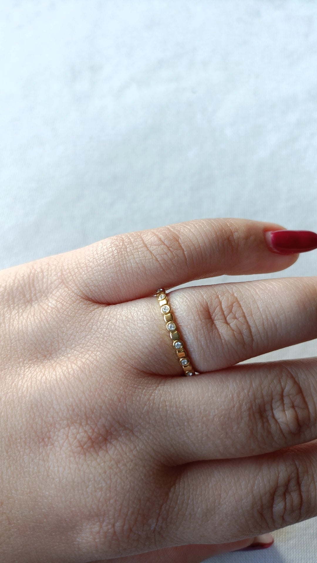 Anel de Aço Dourado com Brilhantes