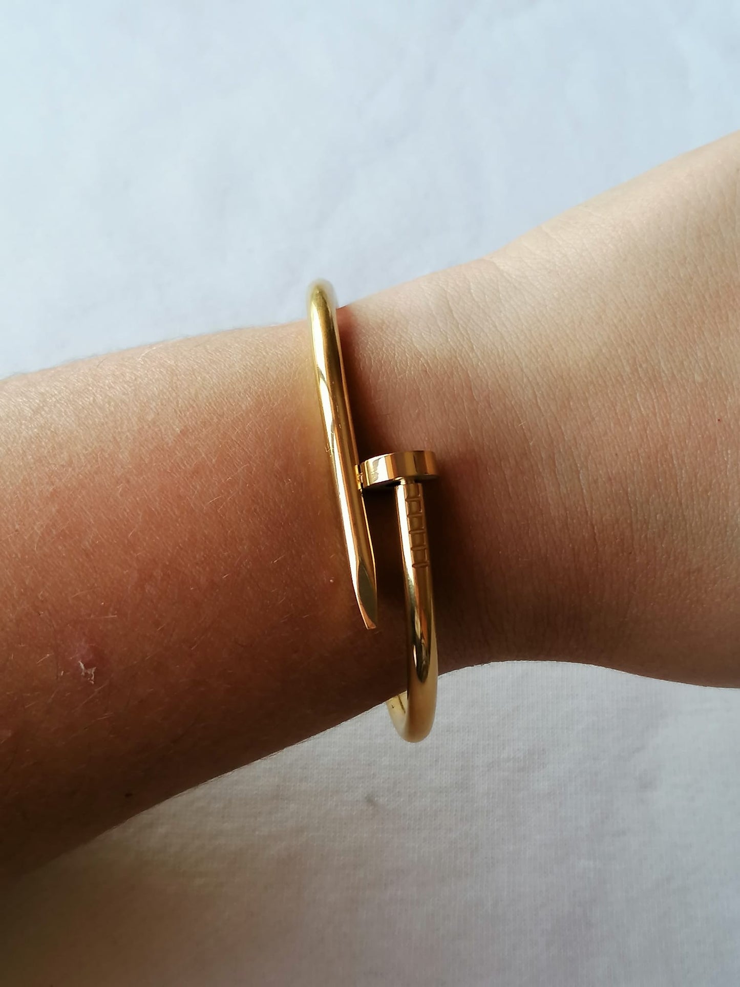 Pulseira de Aço Dourado de Prego Simples