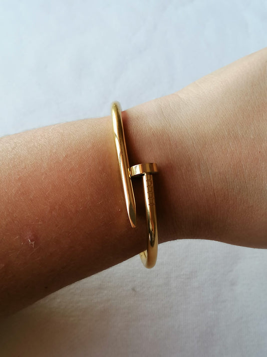 Pulseira de Aço Dourado de Prego Simples
