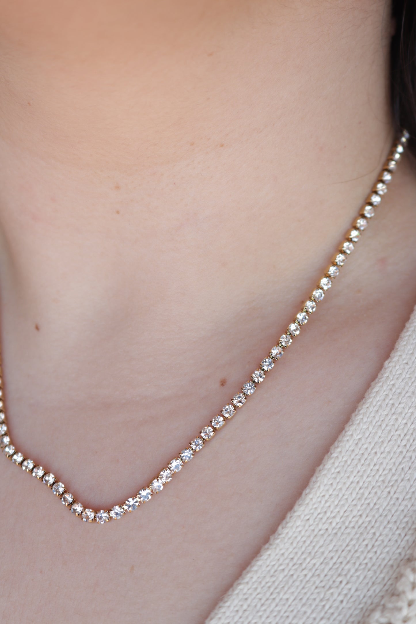 Colar de Aço Dourado com Zircónicas Pequenas