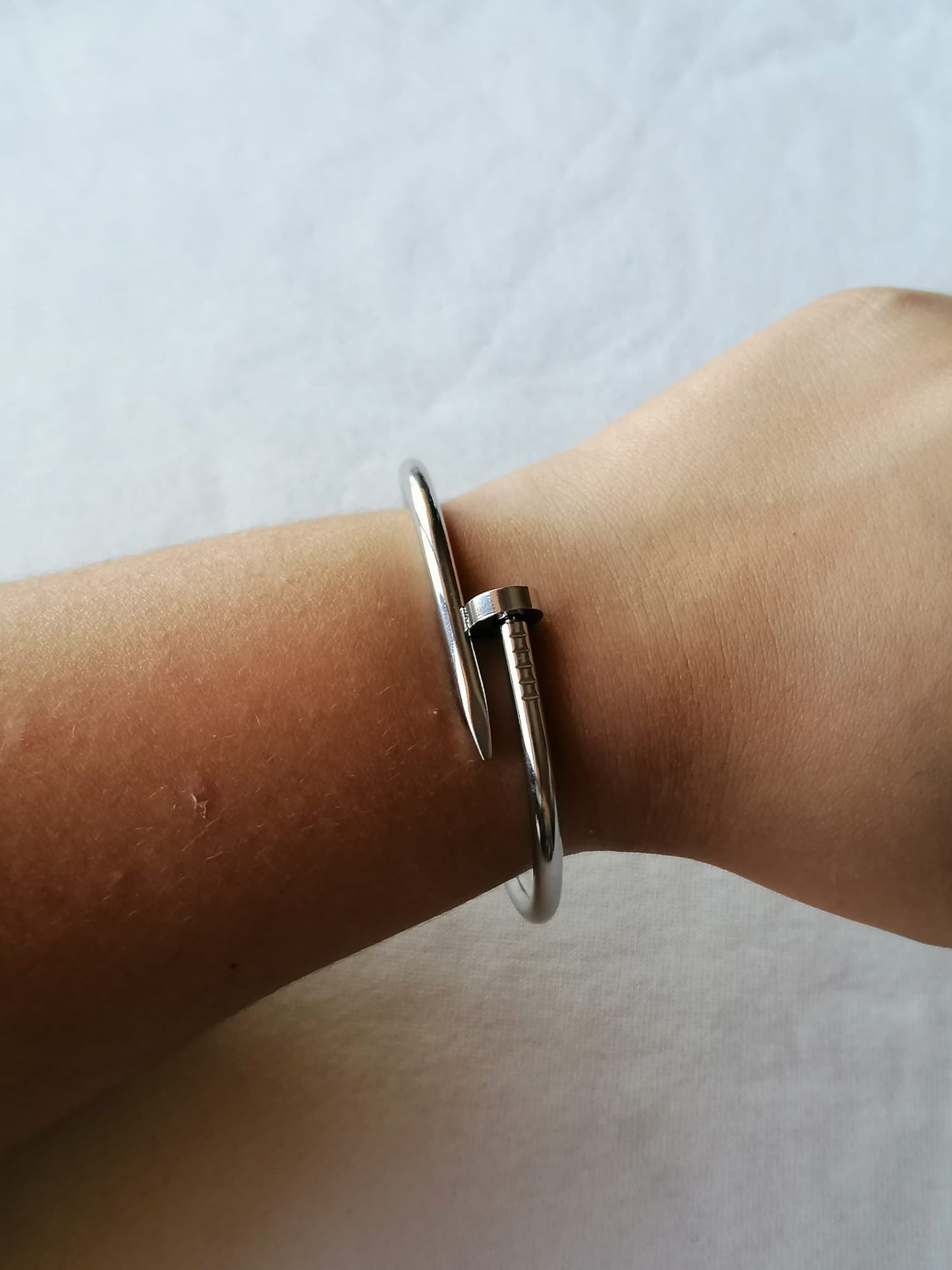Pulseira de Aço Prateado de Prego Simples