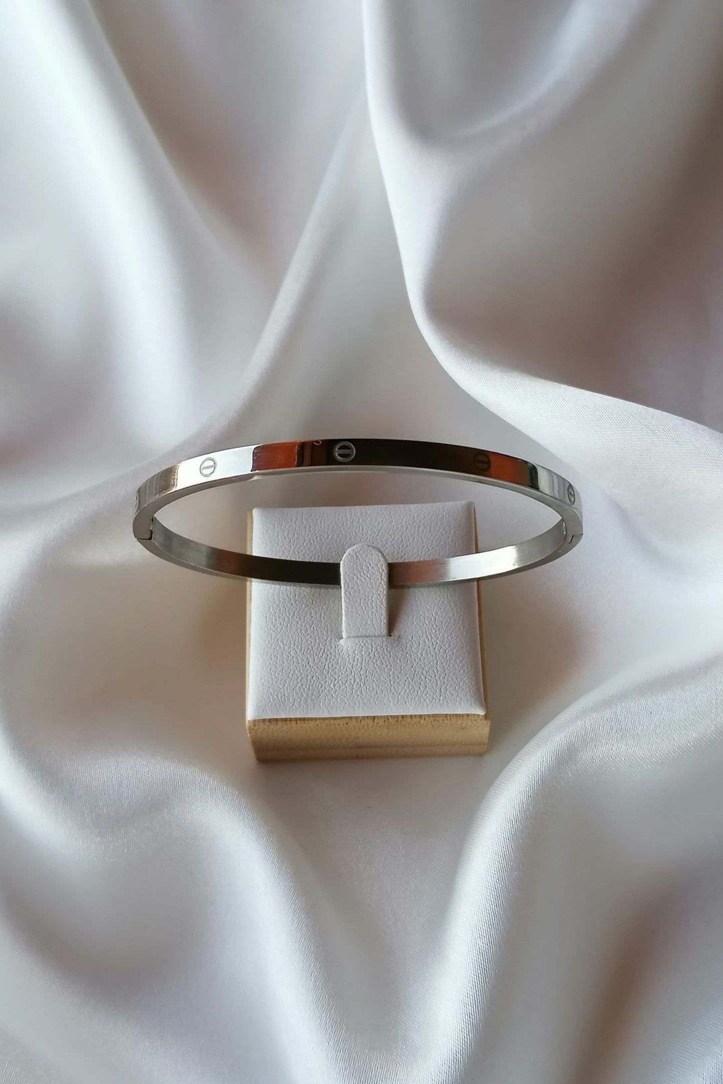 Pulseira de Aço Prateado Rígida Simples Fina