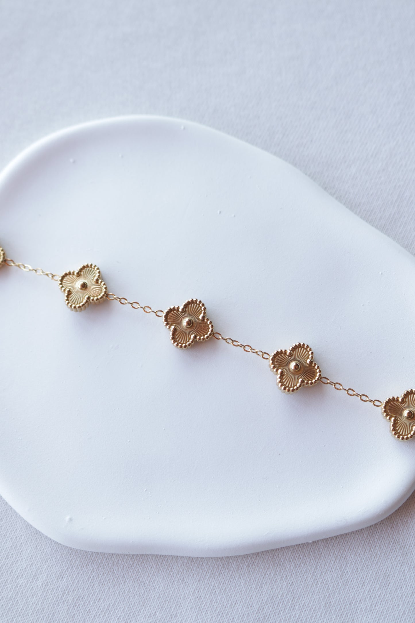 Pulseira de Aço Dourado de 5 Trevos