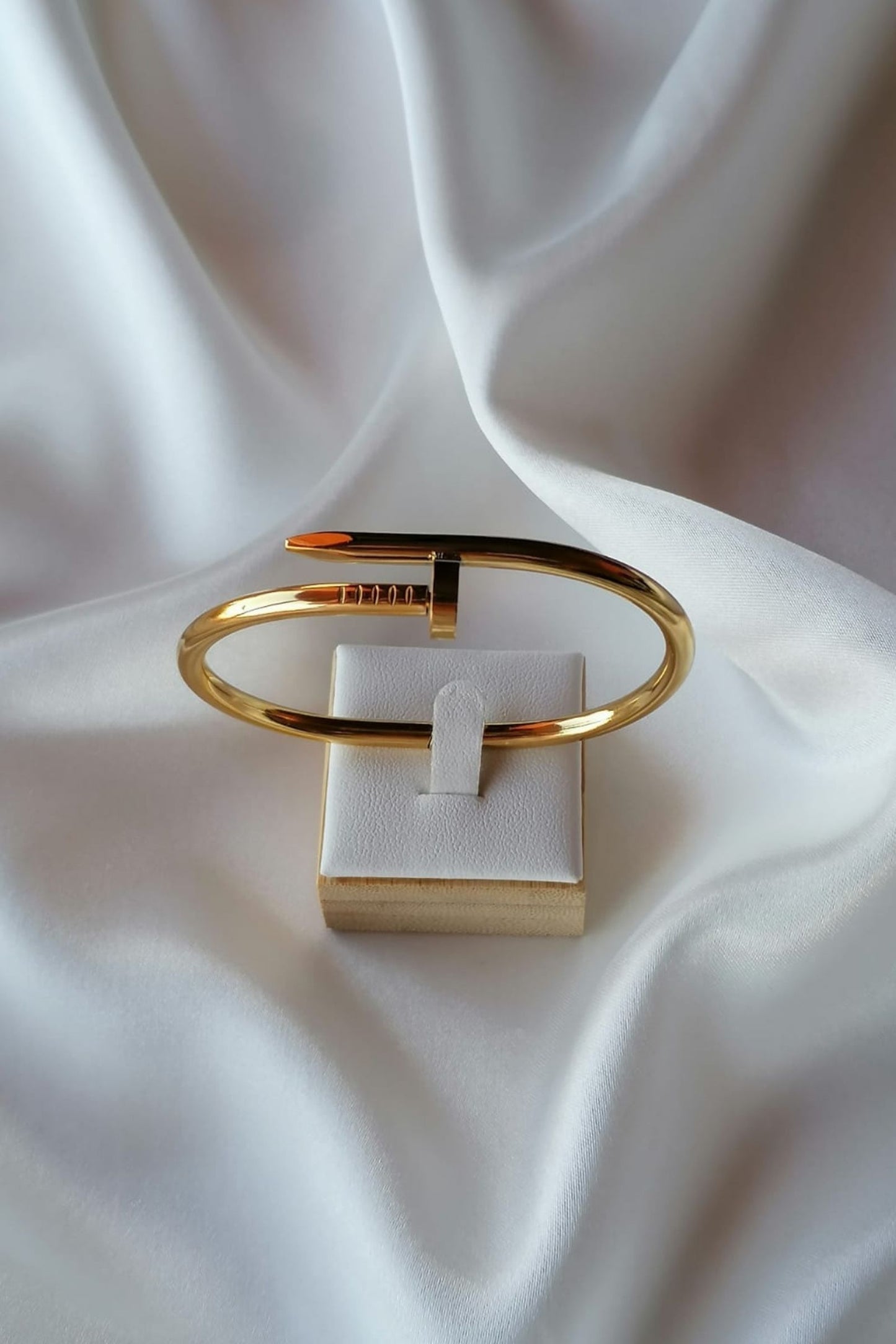 Pulseira de Aço Dourado de Prego Simples