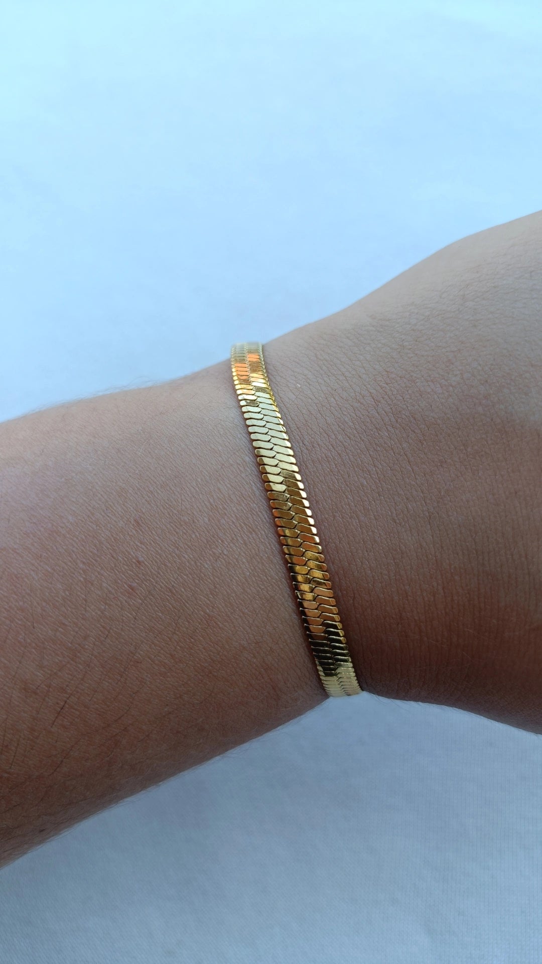Pulseira de Aço Dourado de Malha Média Lisa
