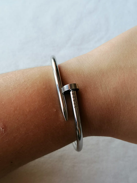 Pulseira de Aço Prateado de Prego Simples