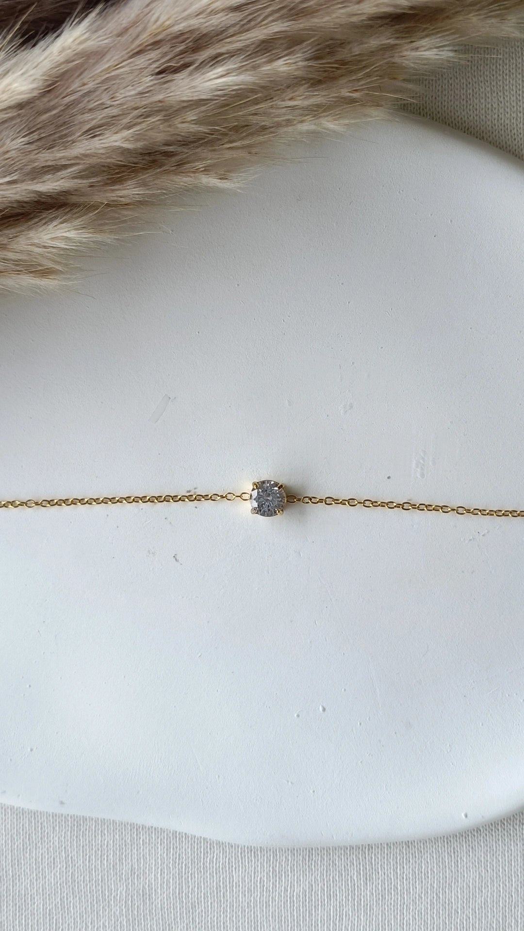 Pulseira de Aço Dourado com Zircônia