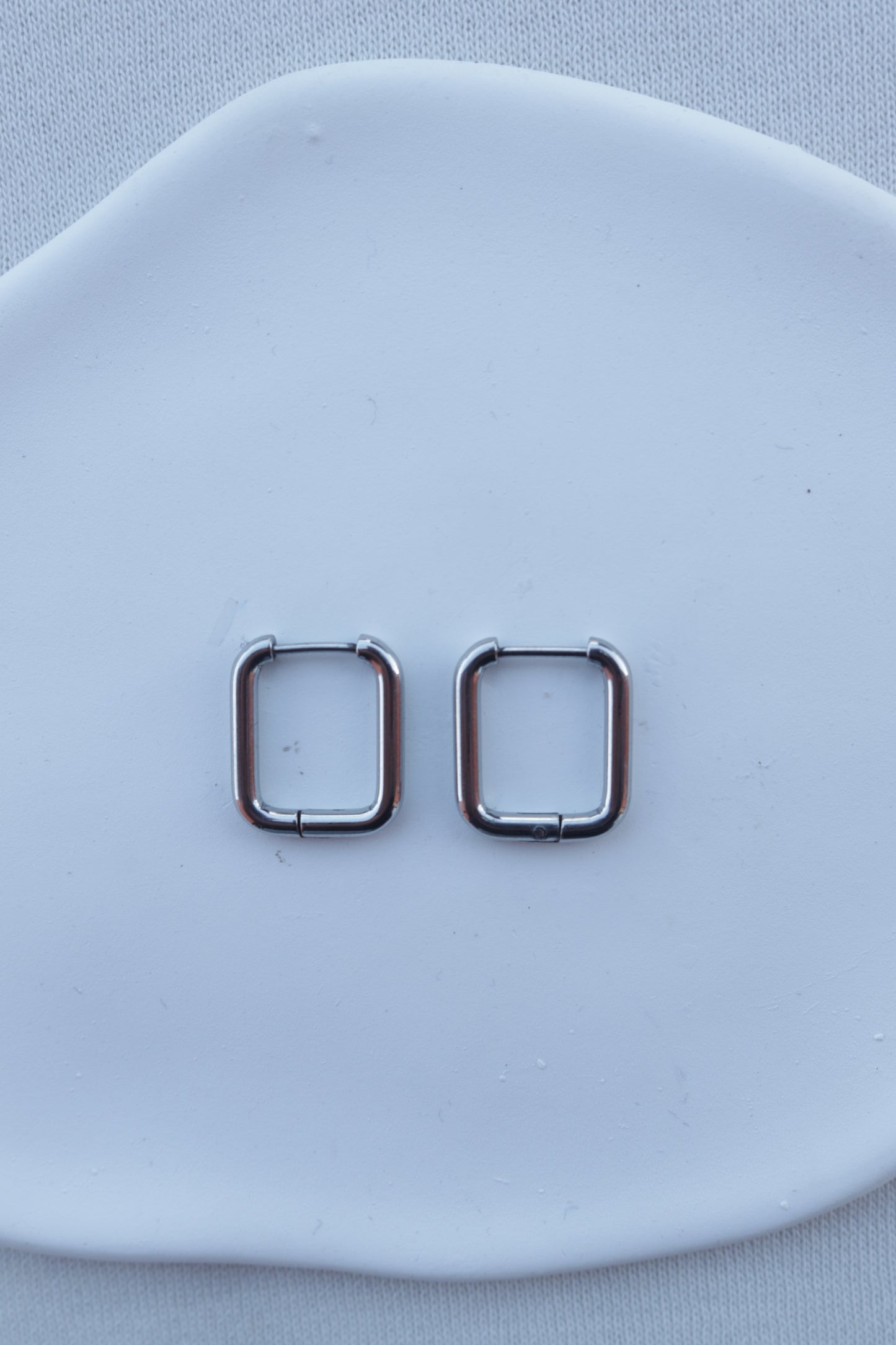 Argolas de Aço Prateado Quadradas Simples