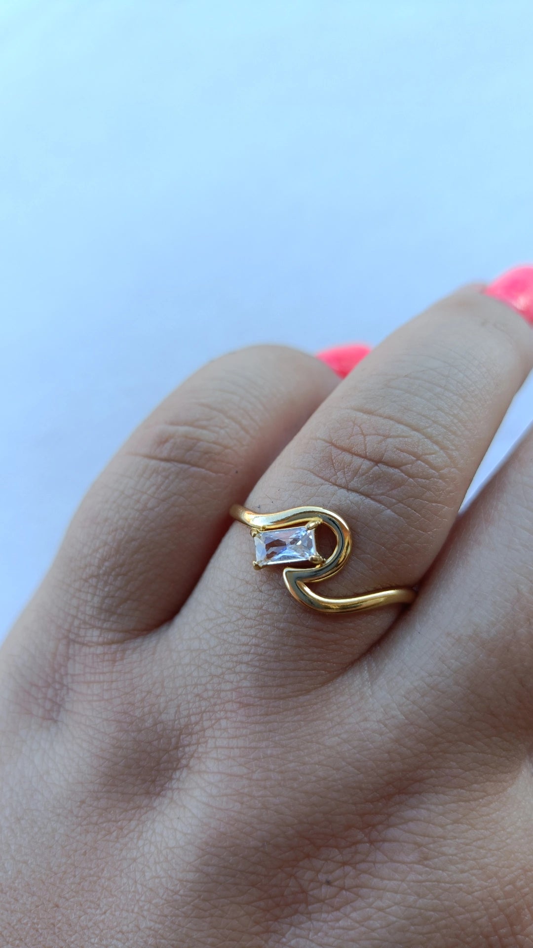 Anel de Aço Dourado de Onda com Zircónica