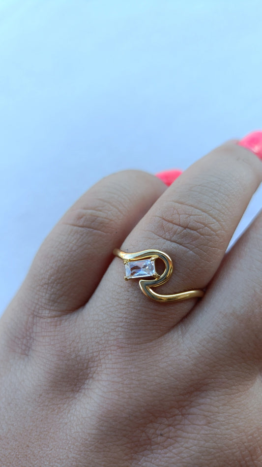 Anel de Aço Dourado de Onda com Zircónica