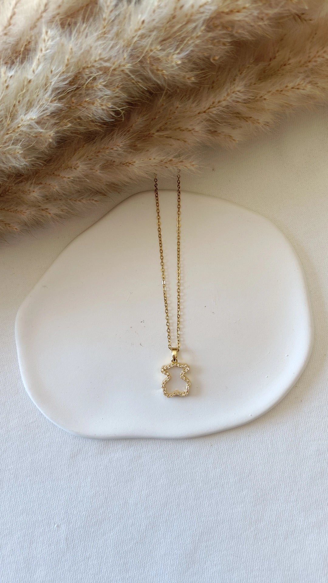 Colar de Aço Dourado de Urso Branco com Brilhantes