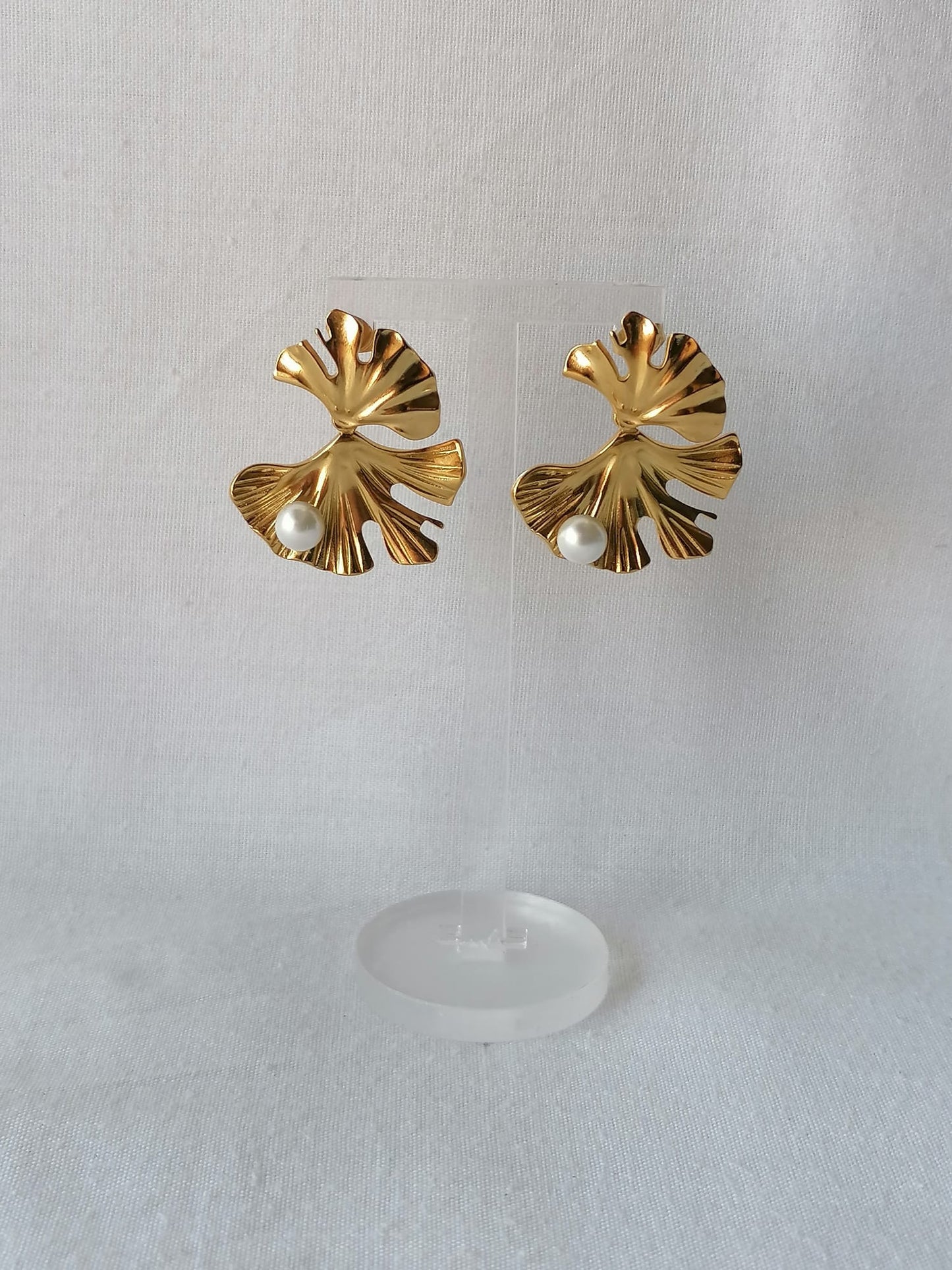 Brincos de Aço Dourado de Dupla Folha com Pérola