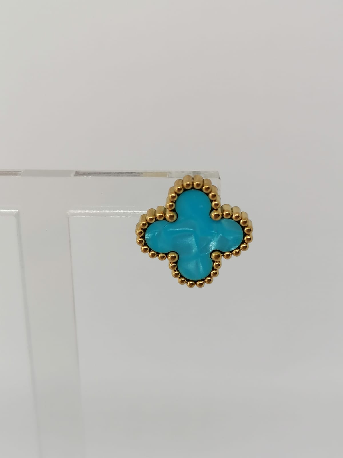 Brincos de Aço Dourado de Trevo Azul Claro Madrepérola
