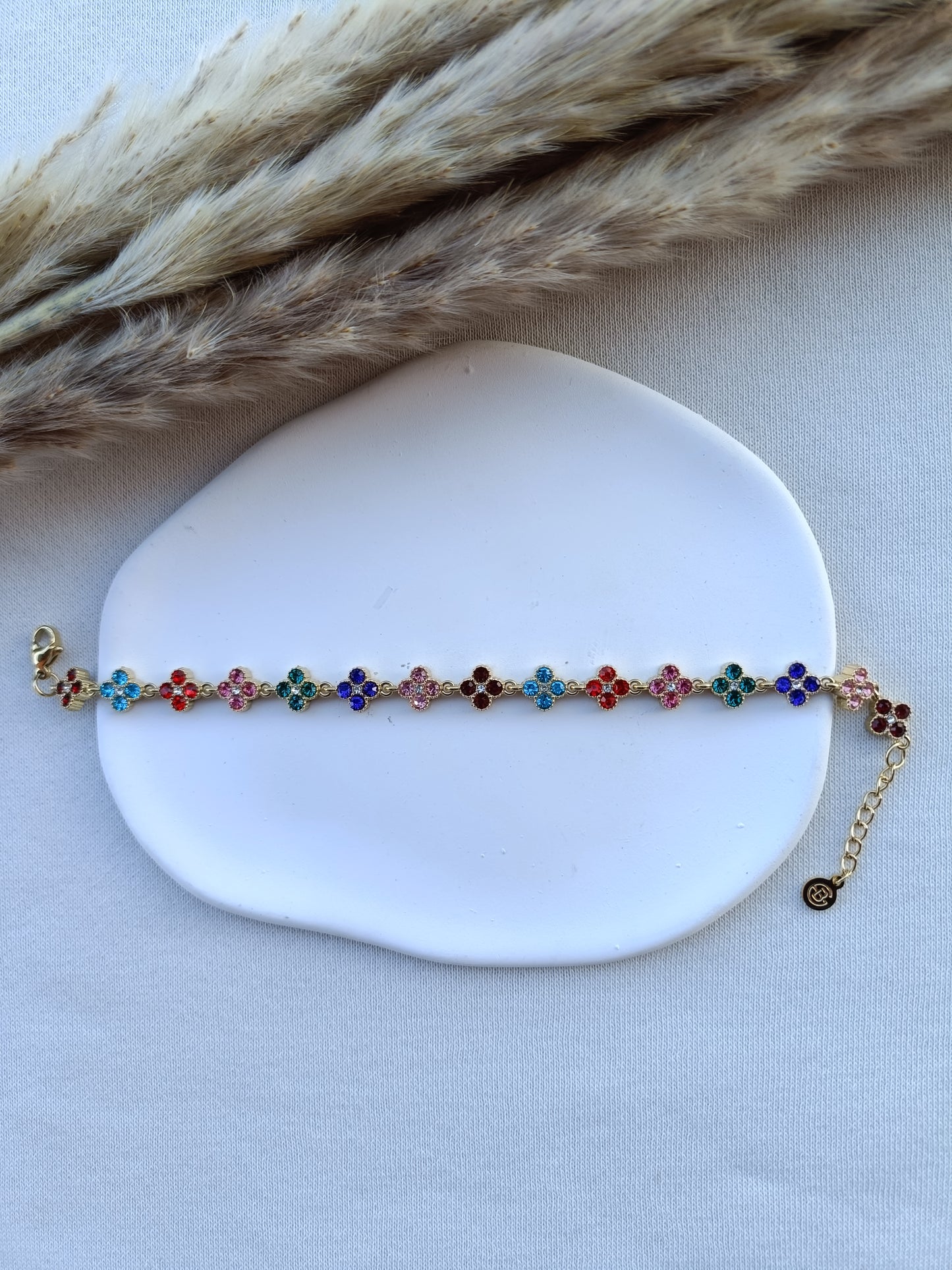 Pulseira de Aço Dourado Inspiração Swarovski de Trevo com Brilhantes Coloridos