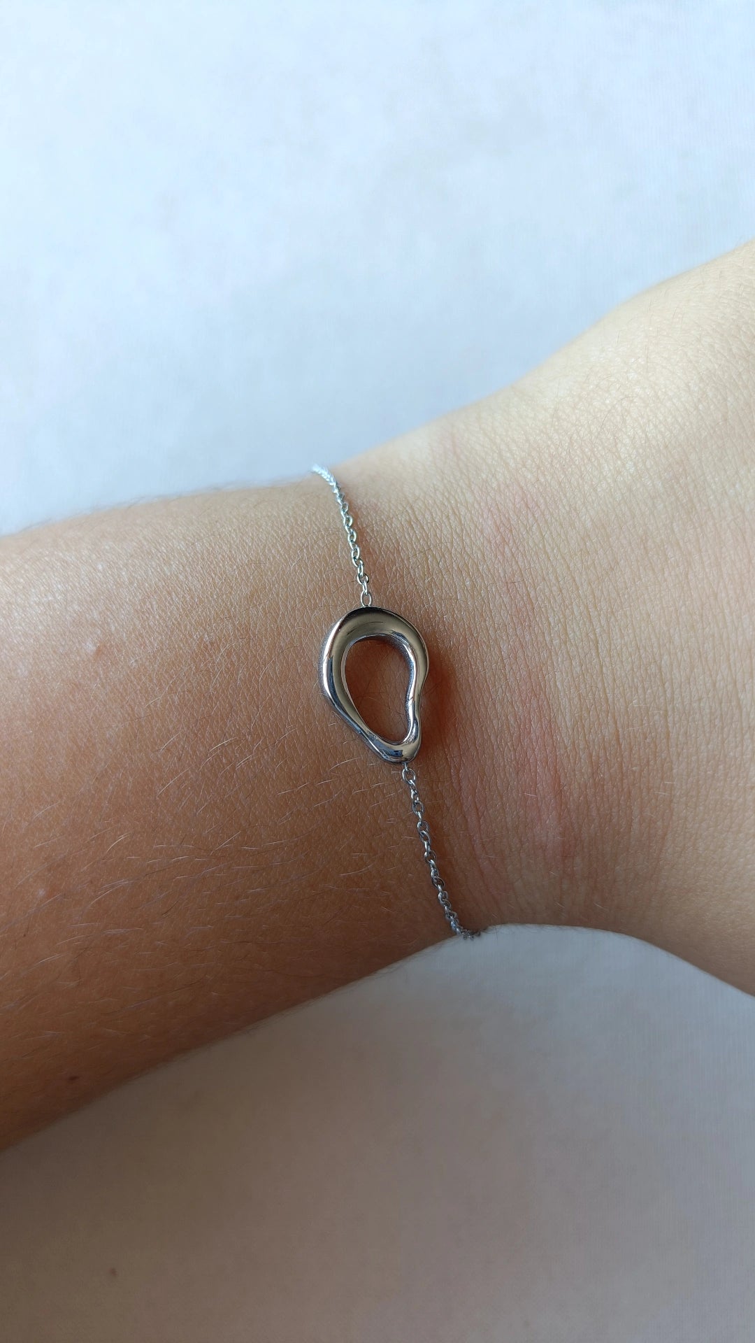 Pulseira de Aço Prateado Oval Irregular