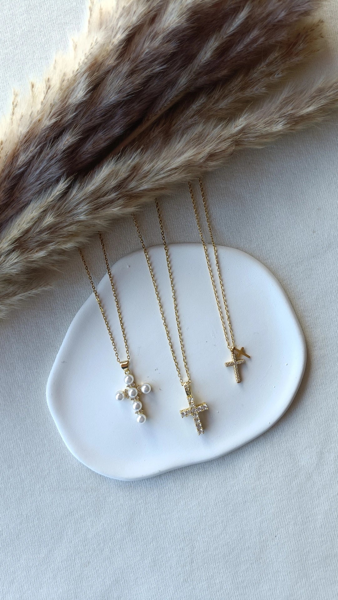 Colar de Aço Dourado da Cruz