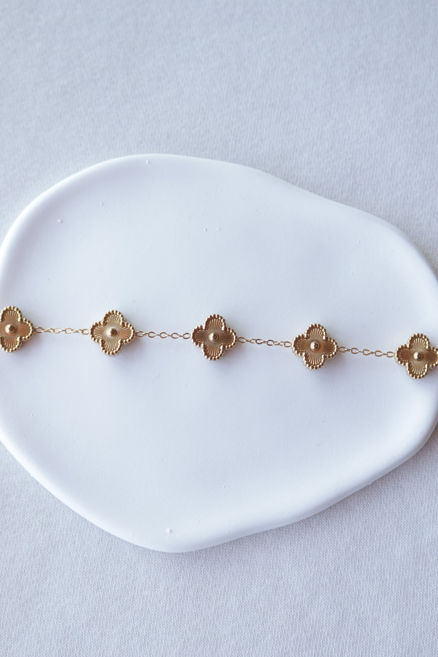 Pulseira de Aço Dourado de 5 Trevos