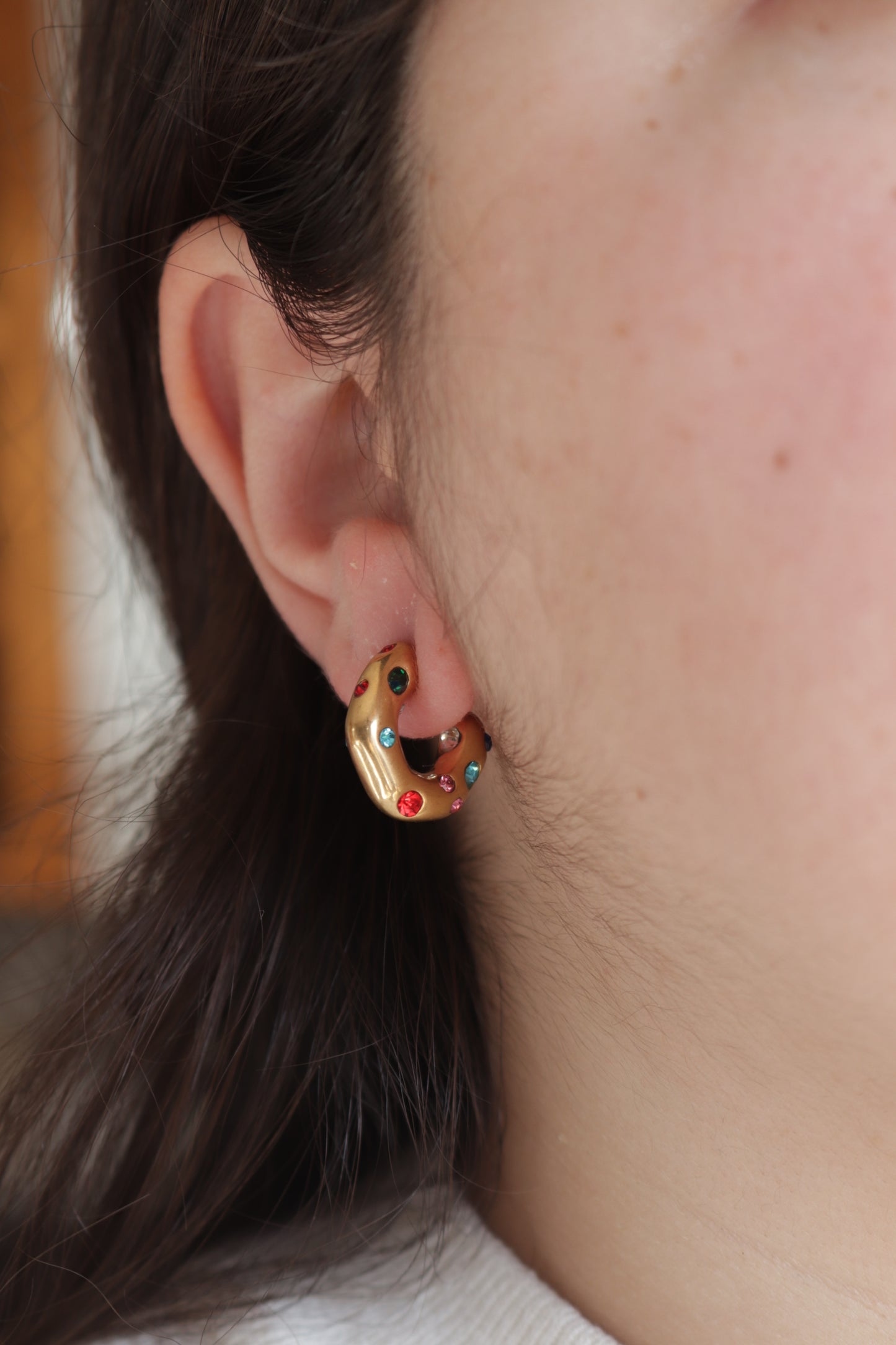 Argolas de Aço Dourado com Zircónicas Coloridas
