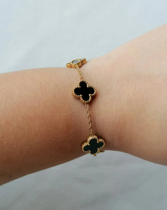 Pulseira de Aço Dourado de 5 Trevos Pretos